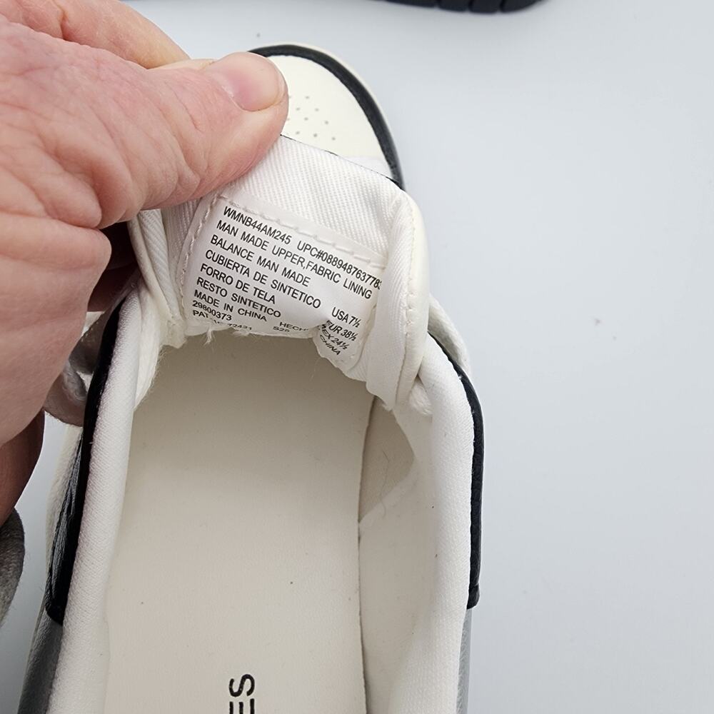 No Boundaries Womens Lace Up White w/Black Trim Comfort Court Sneaker Size 7.5 N - Picture 10 of 12
